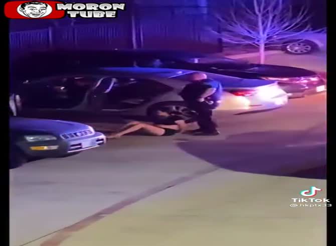 Video :Panic in the apartment complex is caused by a drunk lady